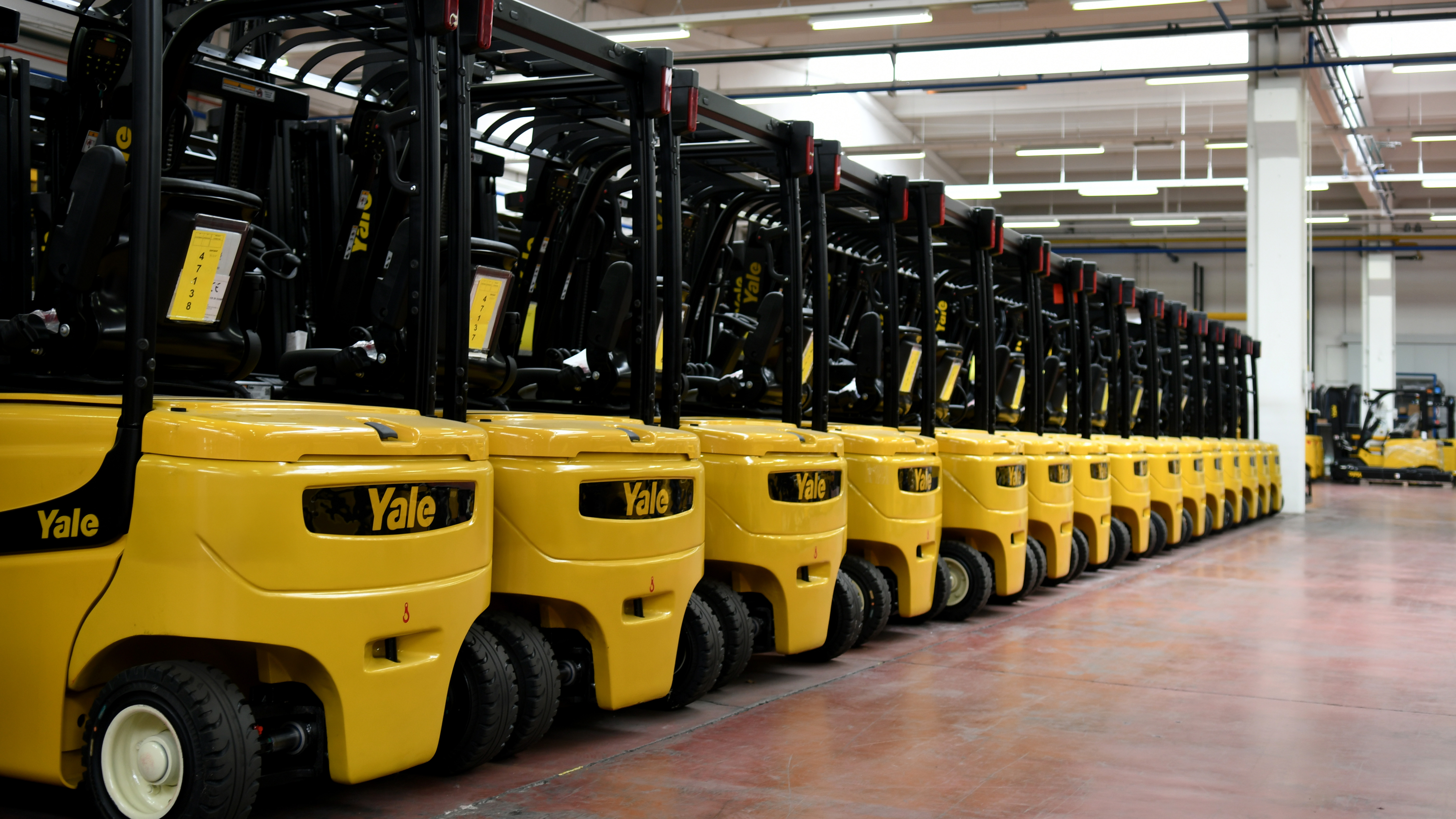 Magazzino prodotti Yale a Nibionno